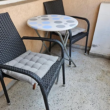 за гости на 1 بورغاس